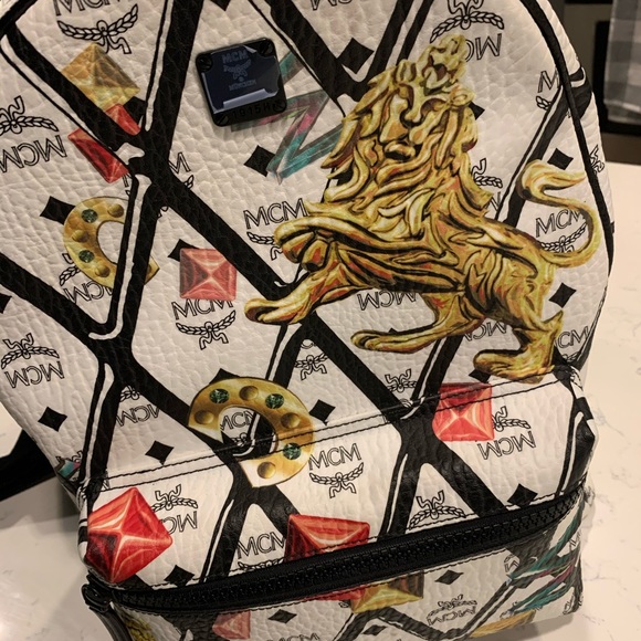 MCM MEDIUM BACKPACK - Picture 6 of 8